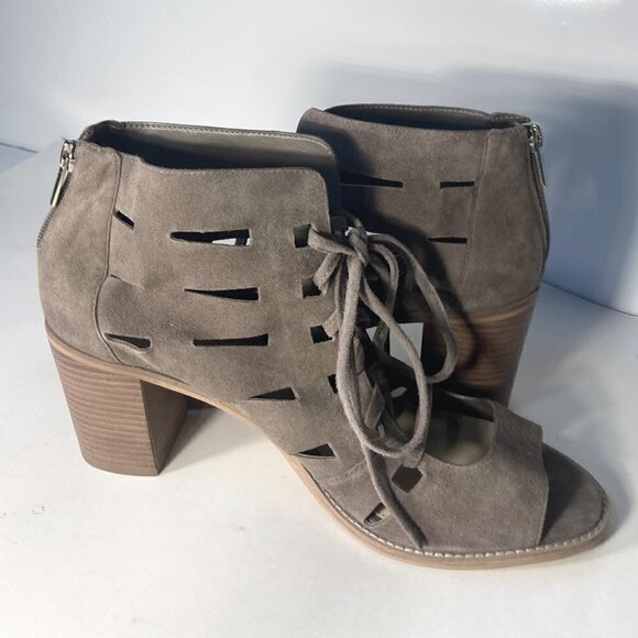 Vince Camuto SZ 11 NWOT Tressa Lace up Taupe Suede Open Toe Block Heel Bootie - Picture 2 of 7